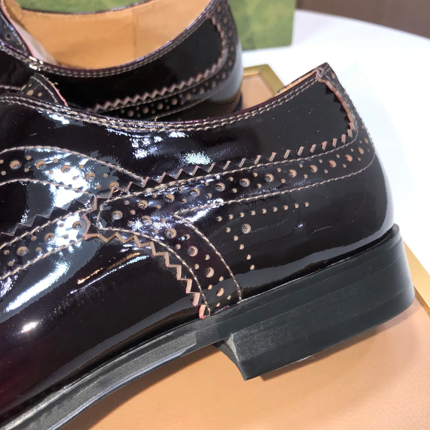 Men's shoes 💰660💰 Brand: GUCCI (Gucci) Standard code: Men's size 38/44 (45/46 can be customized) Grade: Same as the official website Original quality Material: Original cowhide Water-dyed cowhide lining Original rubber outsole Style category: Men's fashionable casual leather shoes Distinguished big-name luxury elements top luxury Color: Actual picture